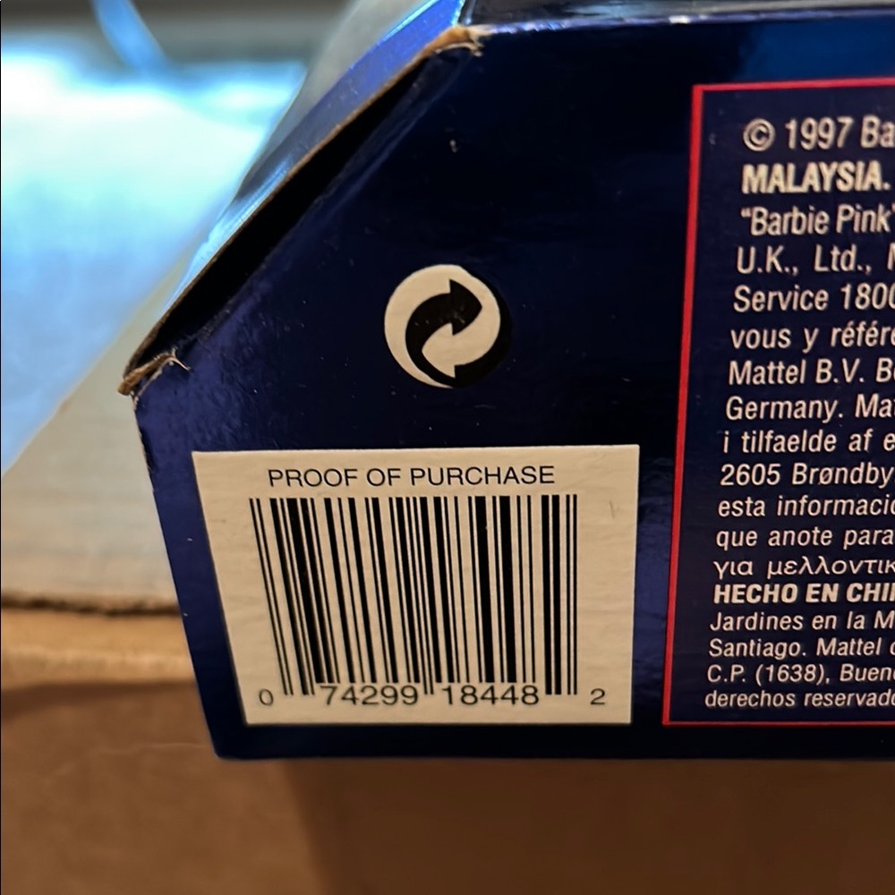 Barbie Silken Flame in Red and White - Picture 4 of 4